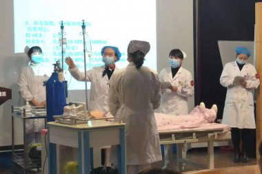 市妇幼保健院举行宫外孕失血性休克急救演练