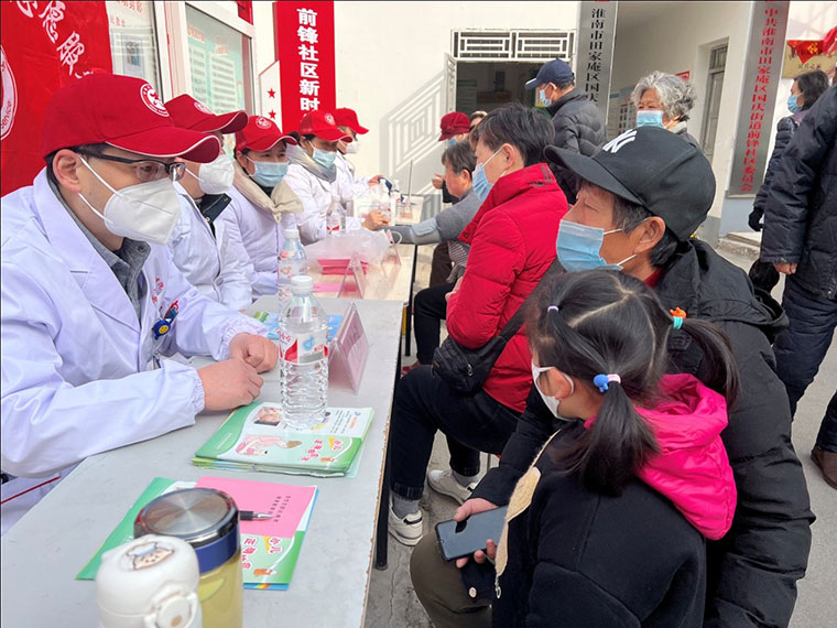 市妇幼保健院走进前锋社区开展健康义诊志愿服务活动