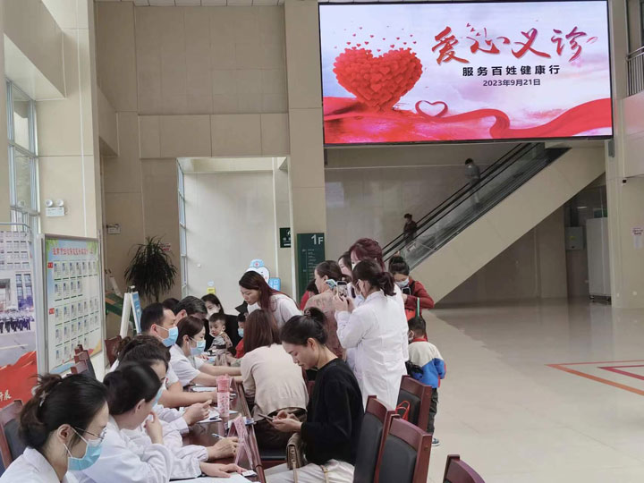 健康服务为百姓 义诊活动暖人心——市妇幼保健院开展“服务百姓健康行动”大型义诊活动