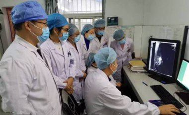 关爱乳房，请定期做钼靶X线检查
